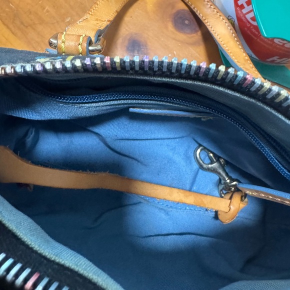 Dooney & Bourke Black and Tan Shoulder Bag - Picture 4 of 4